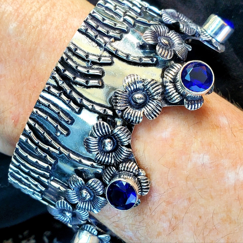 New Unique London Blue Topaz Silver Flowers Cuff Bracelet.